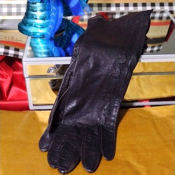 French Lambskin Leather Beautifully Embroidered Scalloped Edged Opera Gloves - Picture 3 of 6